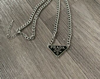 prada ketting driehoek|Kettingen voor heren van Prada .